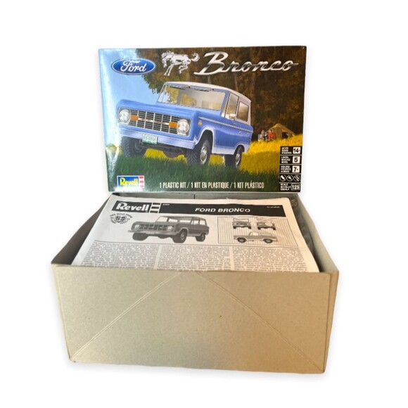 Revell Ford Bronco 1:25 Scale Plastic Model Kit Unbuilt Collector Car PARTS ONLY - Picture 6 of 13